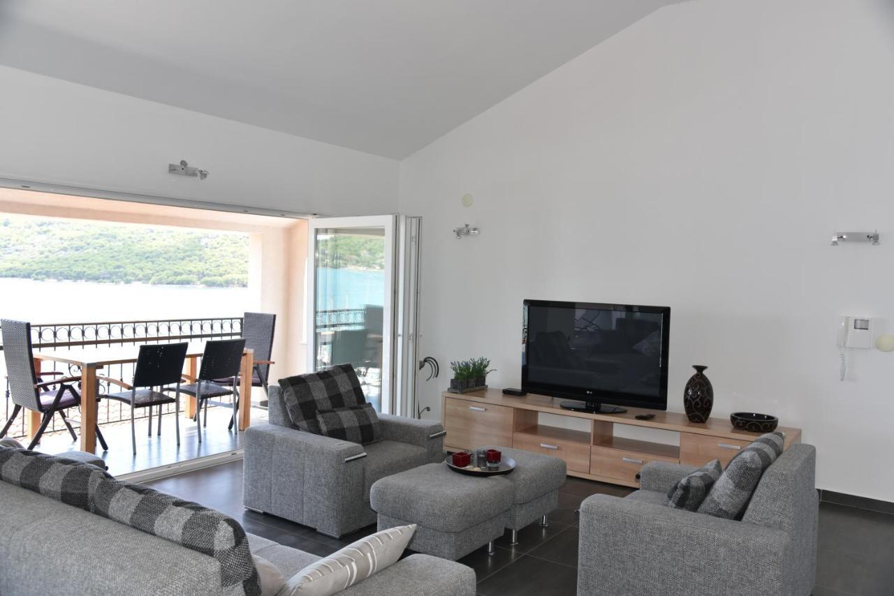 Villa Pina Appartment Chantos 티스노 외부 사진